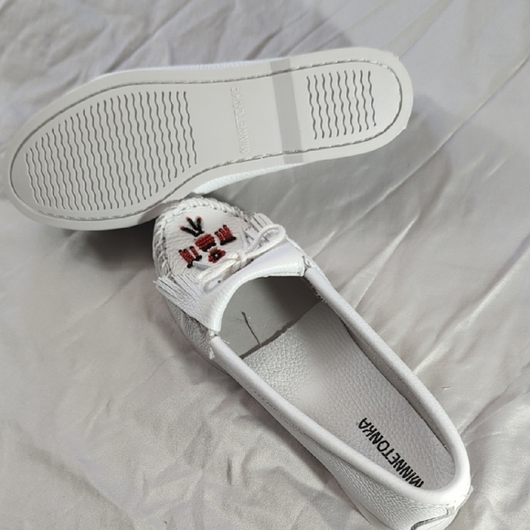 NEW Minnetonka White Moccasins with Red Accents - Picture 13 of 16